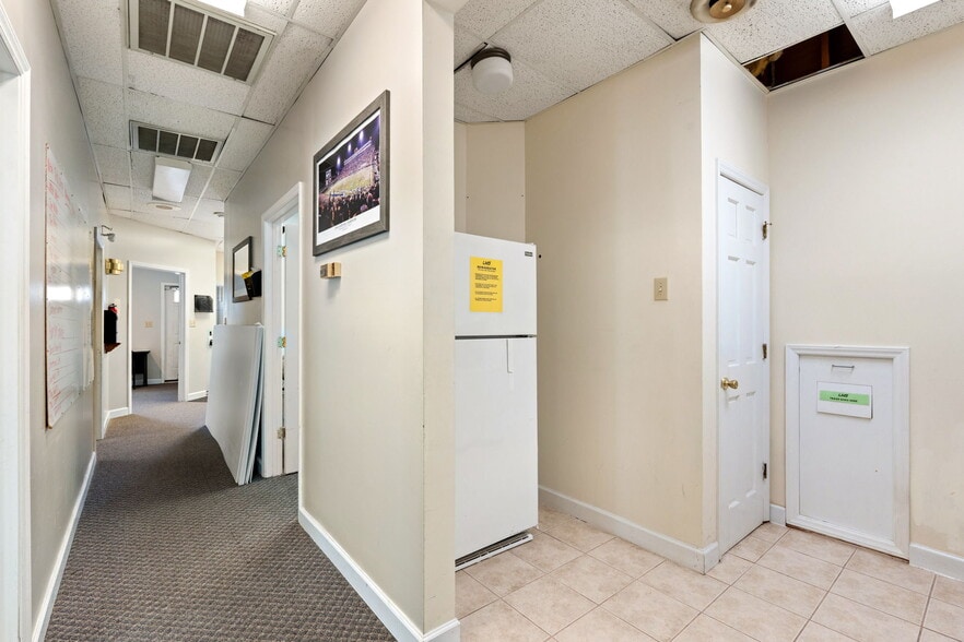 More Photos Of 1919 Boulevard St, Greensboro Office For Sale