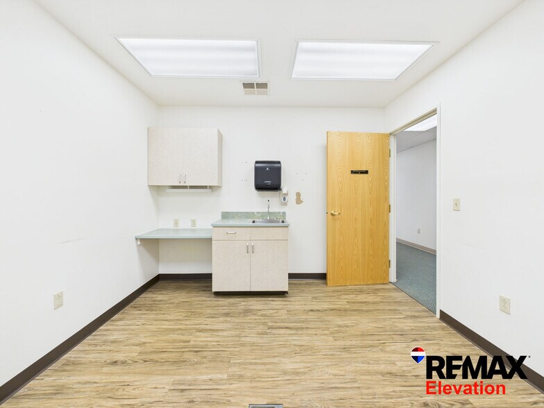 More Photos Of 156 N 6th St, Basin Office For Sale