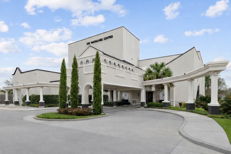 More Photos Of 804 Russell Palmer Rd, Kingwood Theater Concert Hall For Sale