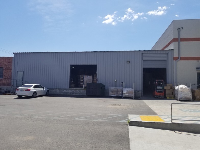 More Photos Of 5041 Santa Fe Ave, Vernon Distribution For Lease