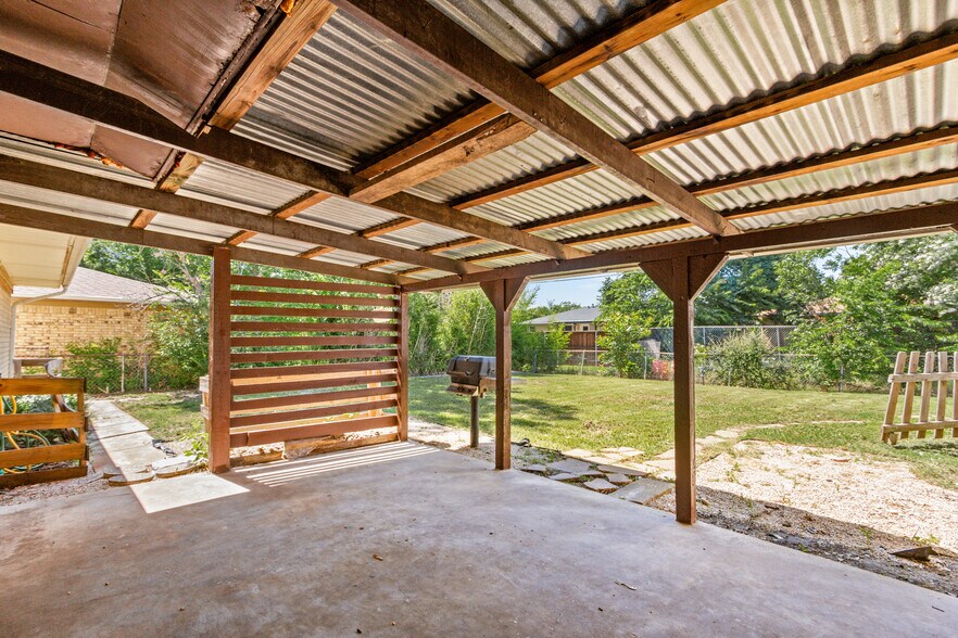 More Photos Of 215 Jasanda Way, Mesquite Specialty For Sale