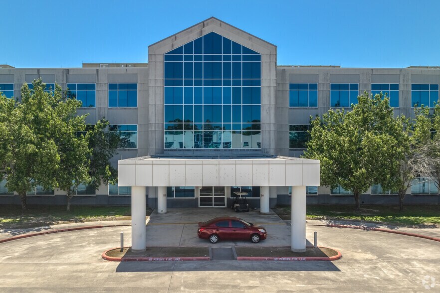 More Photos Of 505 Graham Dr, Tomball Hospital For Lease