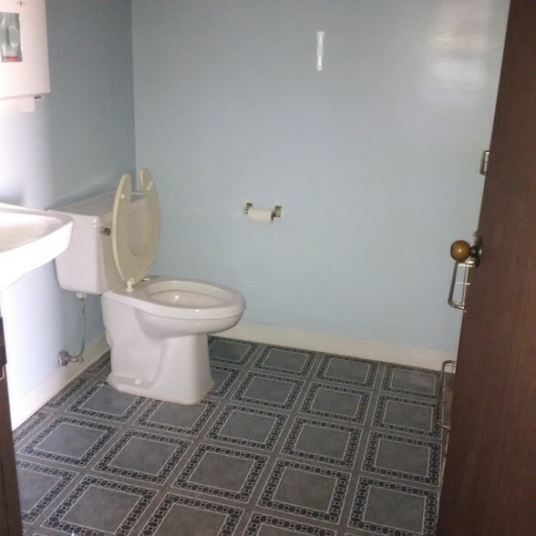 More Photos Of 926 14th St N, Texas City Medical For Sale