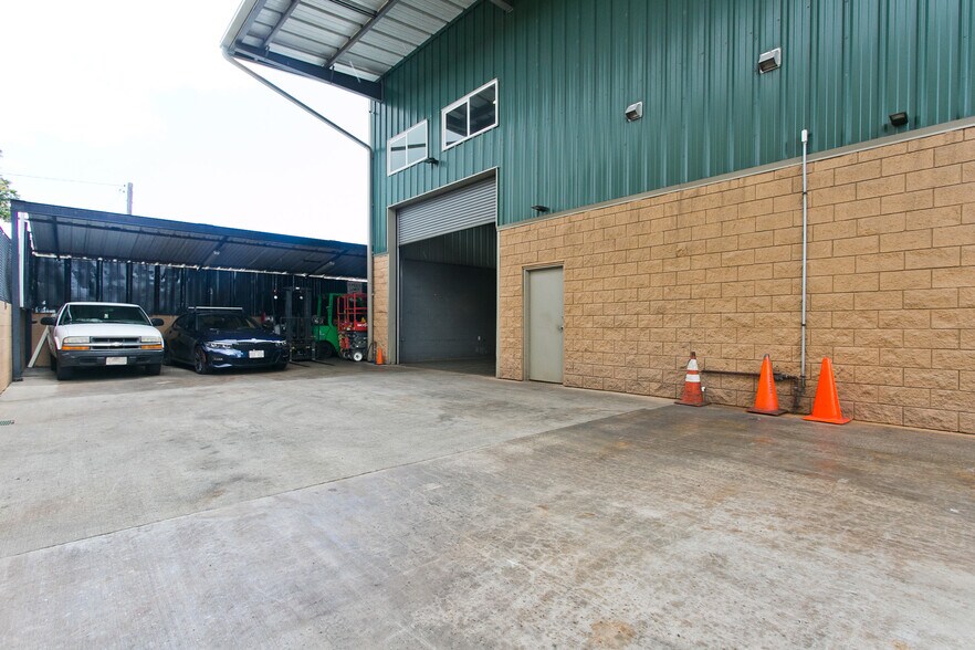 More Photos Of 1325 Middle St, Honolulu Warehouse For Lease