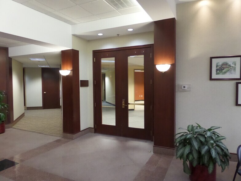 More Photos Of 1685 Valley Center Pky, Bethlehem Office For Lease