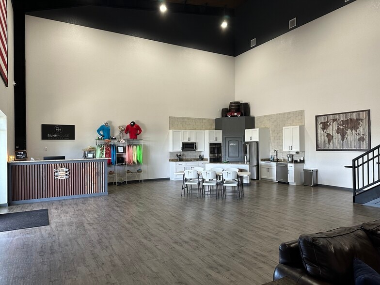 More Photos Of 1811 State Highway 185 E, Seadrift Hotel For Sale