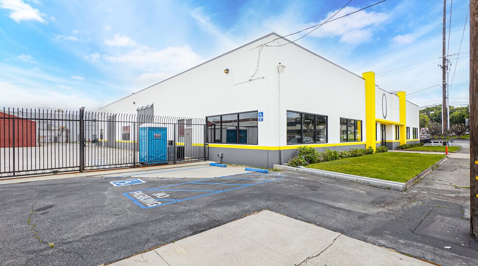 More Photos Of 600 Lairport St, El Segundo Warehouse For Lease
