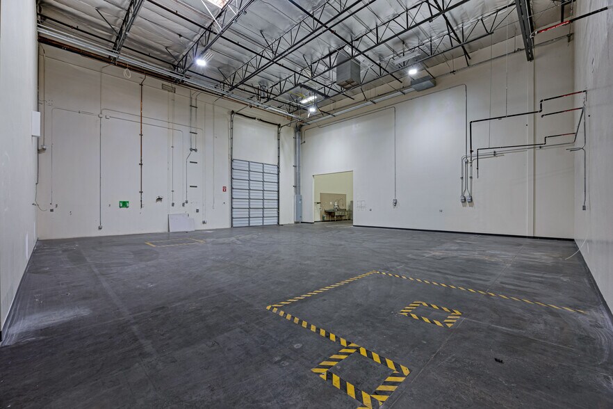 More Photos Of 1850 E Riverview Dr, Phoenix Manufacturing For Lease