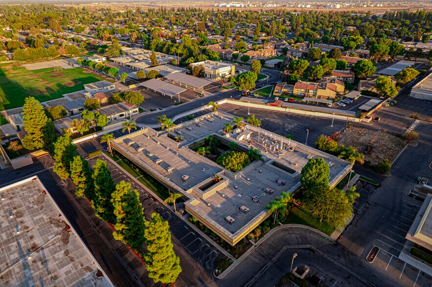 More Photos Of 5558 California Ave, Bakersfield Office For Lease