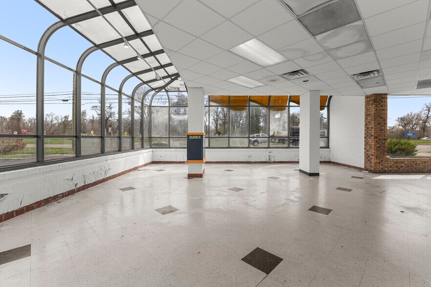 More Photos Of 15839 Telegraph Rd, Redford Township Fast Food For Lease