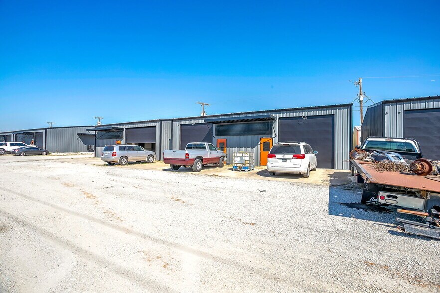 More Photos Of 3019 Keller Hicks Rd, Fort Worth Unknown For Lease