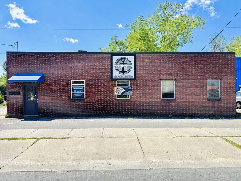 Primary Photo Of 18 Covil Ave, Wilmington Showroom For Lease