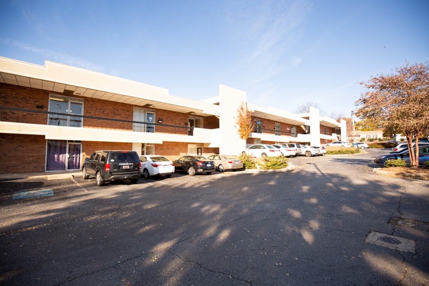 More Photos Of 2320 E North St, Greenville Office For Sale