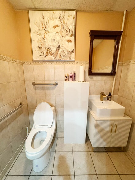 More Photos Of 97 Yost Pl, Capitol Heights General Retail For Sale