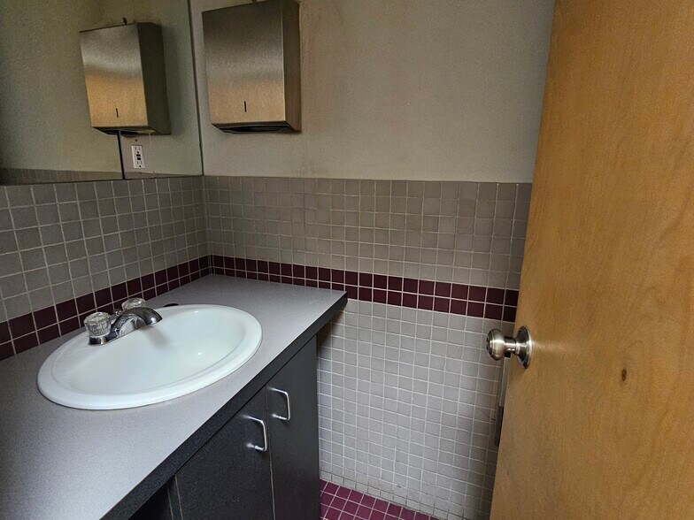More Photos Of 202 E Main St, Huntington Medical For Lease