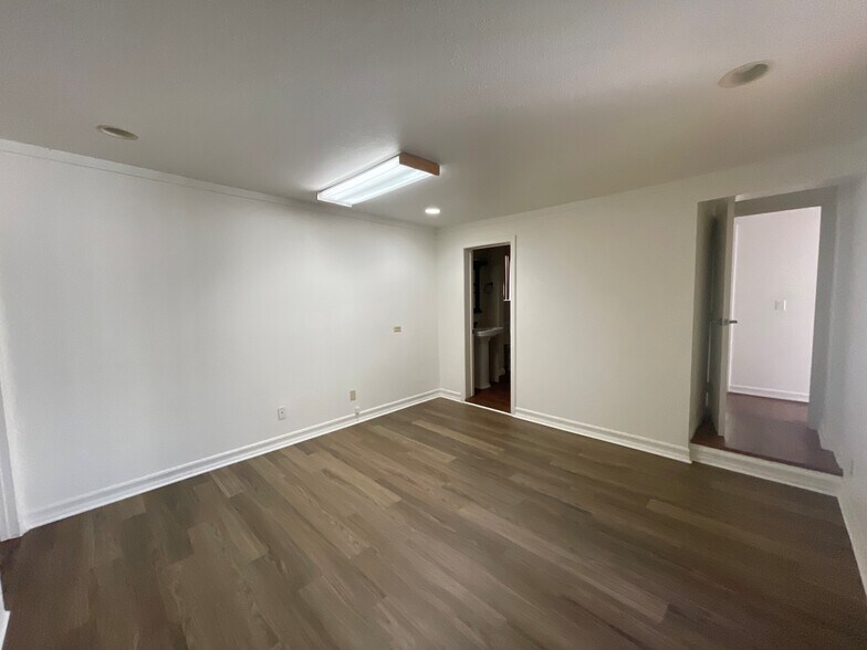 More Photos Of 4531 Fountain Ave, Los Angeles Office For Lease