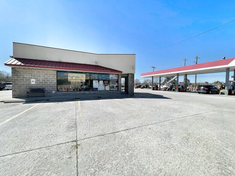 More Photos Of 601-605 E Emma Ave, Springdale Convenience Store For Sale