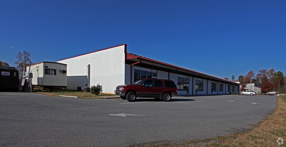 More Photos Of 4475-4489 Posterity Ct, Gastonia Flex For Lease