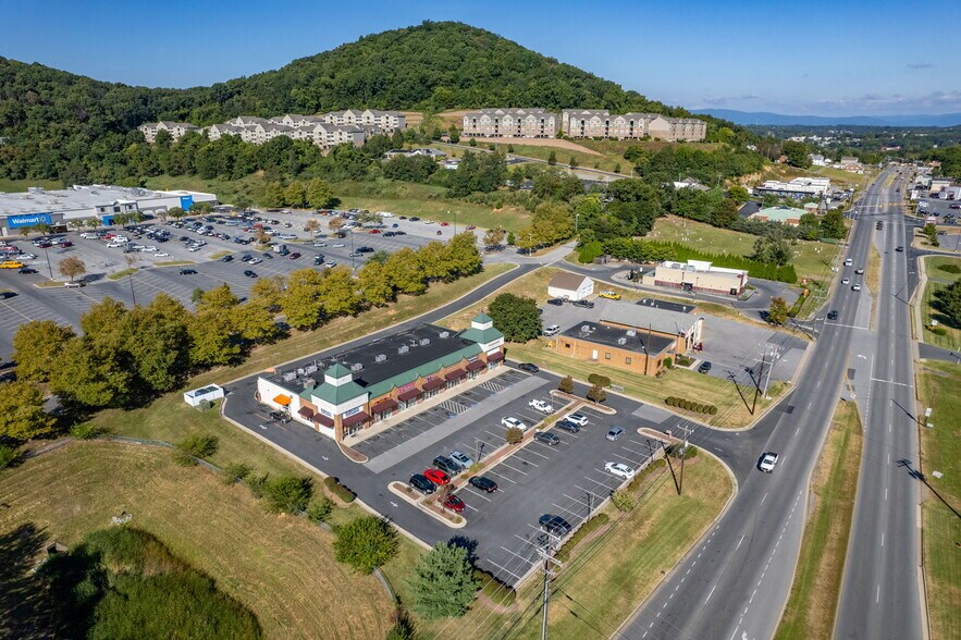 More Photos Of 1028 Richmond Ave, Staunton Unknown For Lease