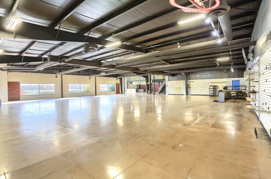 More Photos Of 665 W Connexion Way, Columbia City Flex For Sale