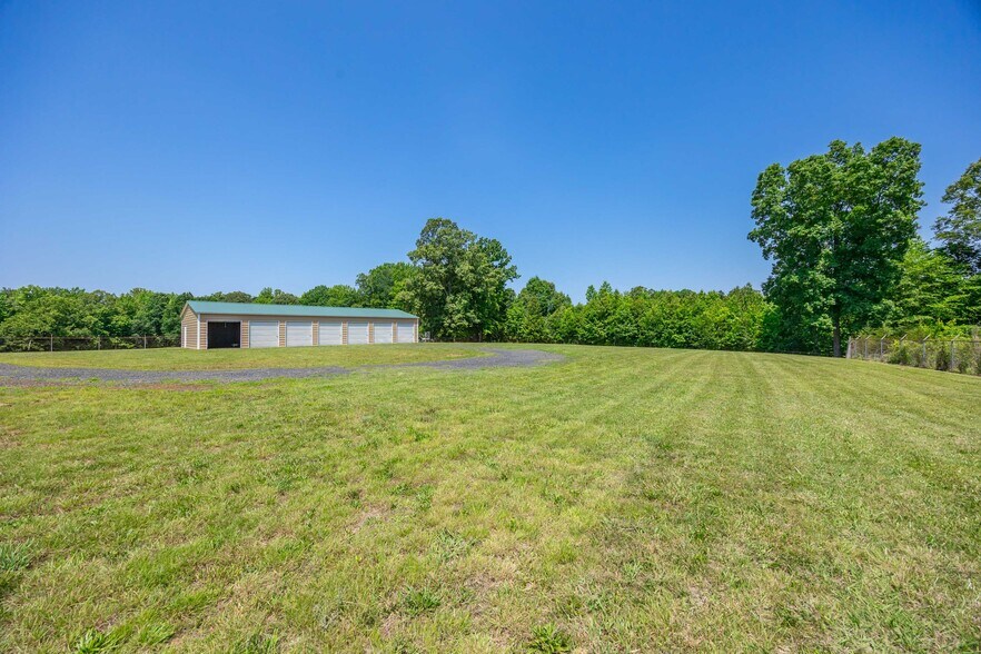 More Photos Of 217 E Aiken Rd, Eden Showroom For Lease