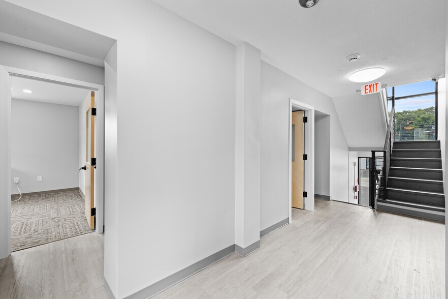 More Photos Of 950 Boylston St, Newton Office For Lease