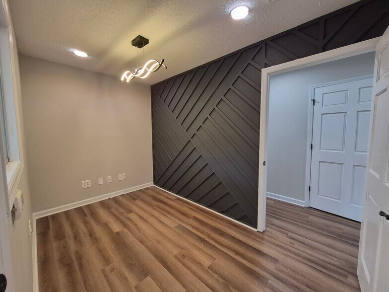 More Photos Of 1600 Elm St, Sanford Office For Lease