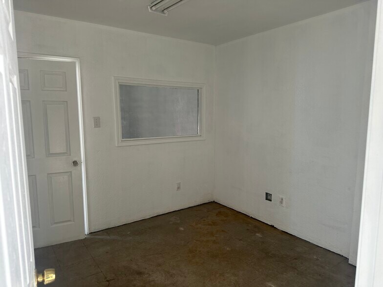 More Photos Of 10411 Harry Hines Blvd, Dallas Auto Dealership For Lease