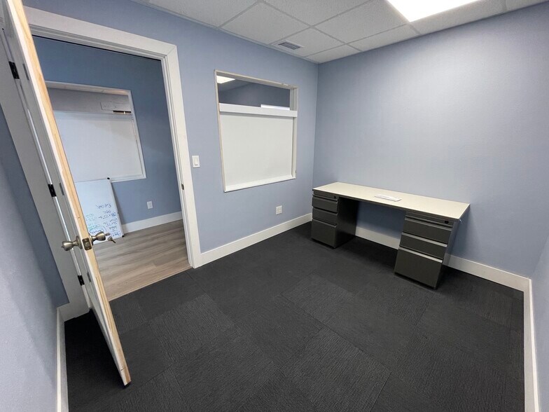 More Photos Of 1311 N Dixie Fwy, New Smyrna Beach Showroom For Lease