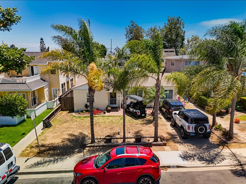 More Photos Of 2109 Felspar St, San Diego Multifamily For Sale