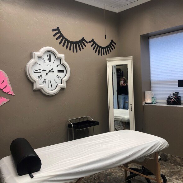 More Photos Of 1037 Main St, Evanston Storefront Retail Office For Sale