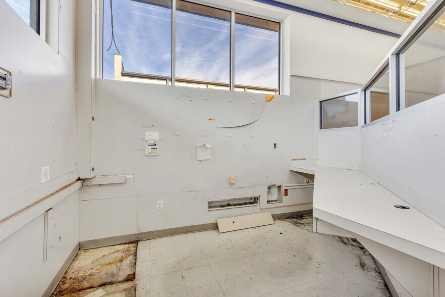 More Photos Of 2300 Wynnton Rd, Columbus Drugstore For Lease