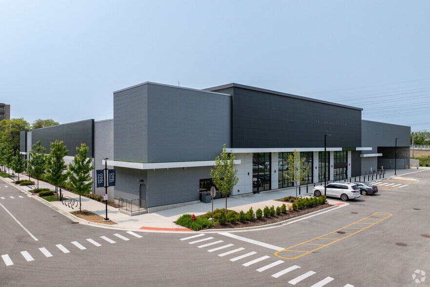 Primary Photo Of 4540 W Touhy Ave, Lincolnwood Supermarket For Lease