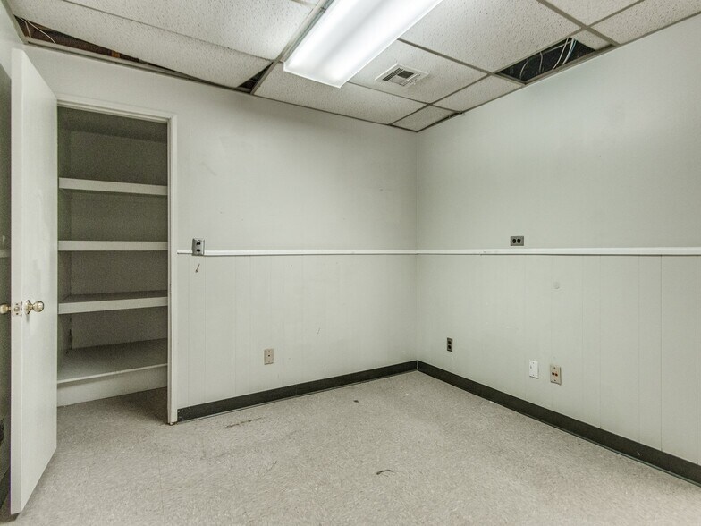 More Photos Of 5835 S Pennsylvania Ave, Oklahoma City Medical For Sale