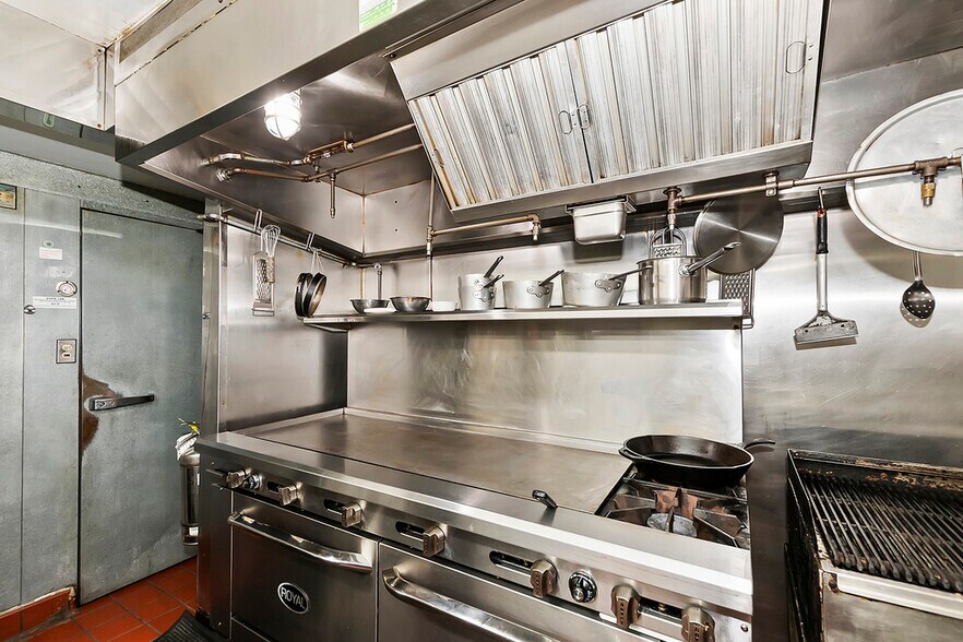 More Photos Of 39226 N Shore Dr, Fawnskin Restaurant For Sale