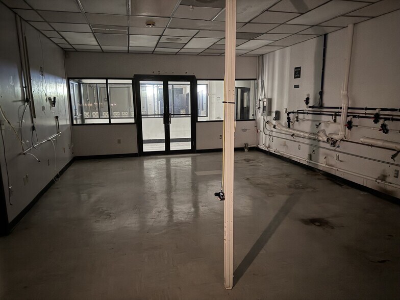 More Photos Of 7725 N Orange Blossom Trl, Orlando Warehouse For Sale
