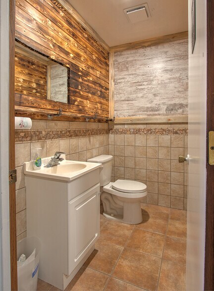More Photos Of 111 4th Ave, Pease Flex For Sale