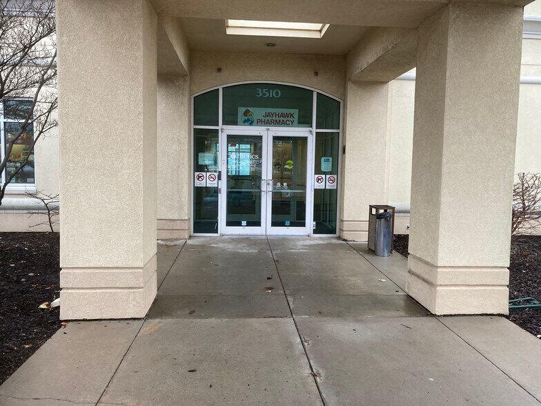 More Photos Of 3510 Clinton Pl, Lawrence Medical For Lease