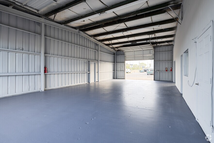 More Photos Of 7715-7723 Ellis Rd, West Melbourne Warehouse For Lease