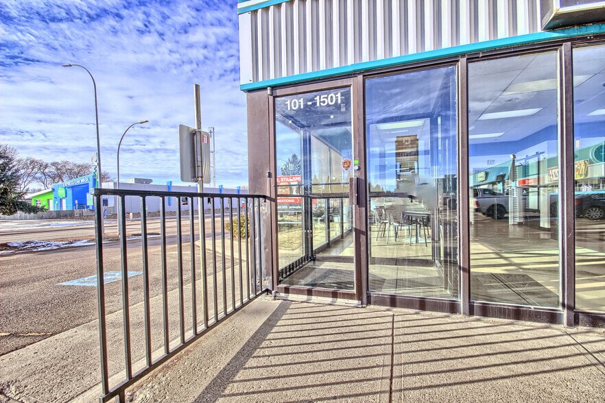 More Photos Of 1501 Dunmore Rd SE, Medicine Hat Storefront Retail Office For Lease