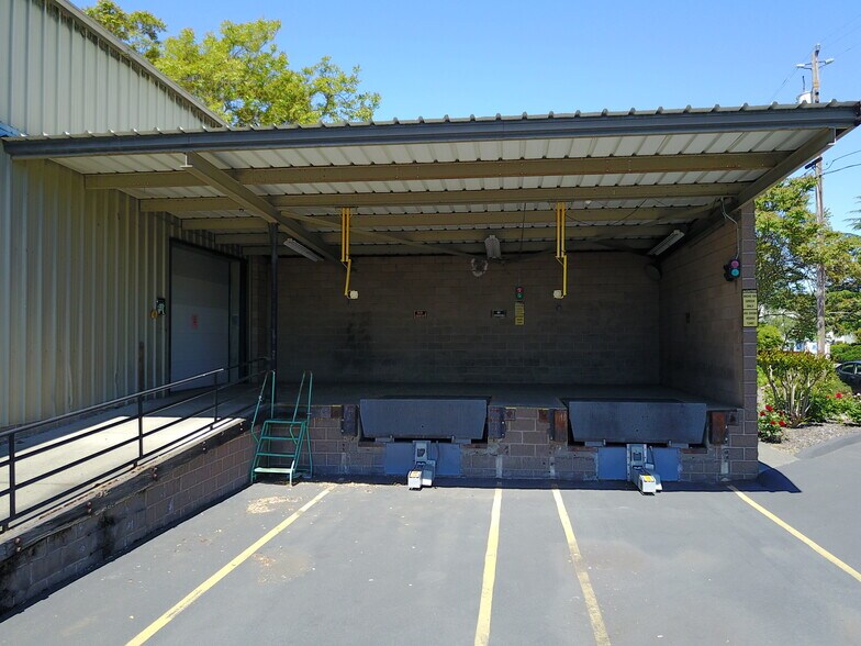 More Photos Of 377 Mccormick St, Saint Helena Warehouse For Lease