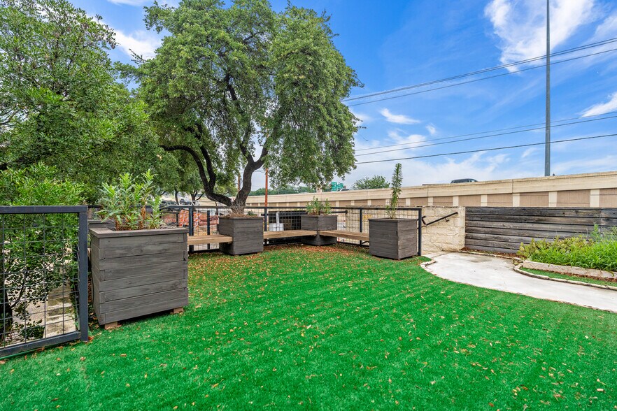 More Photos Of 7710 W IH-10, San Antonio Office For Sale