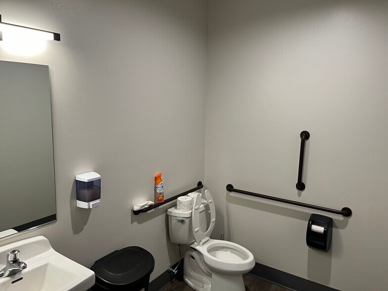 More Photos Of 3801 W Riverbend Ave, Post Falls Office For Lease