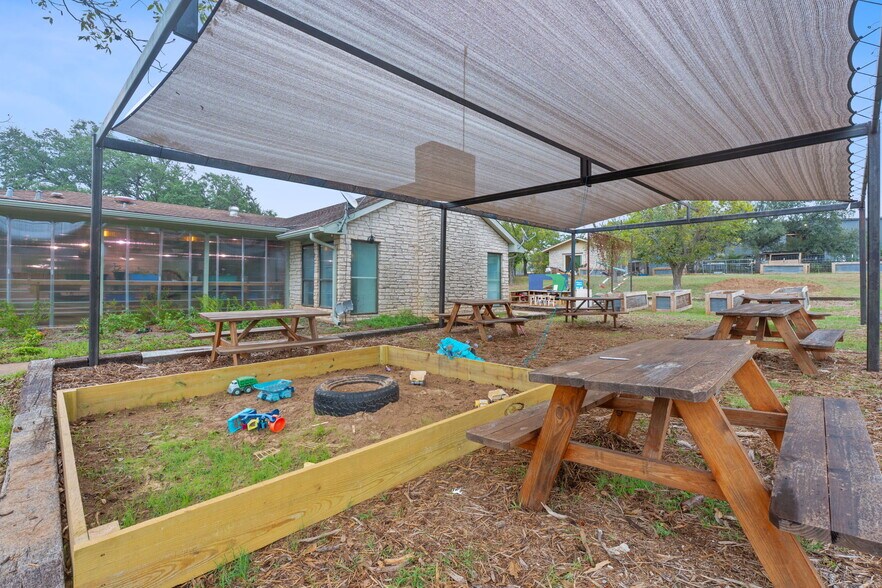 More Photos Of 13617 Fitzhugh Rd, Austin Showroom For Lease