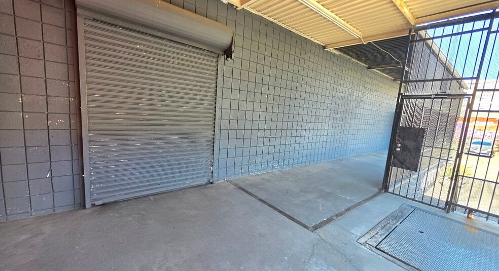 More Photos Of 929 E 14th St, Los Angeles Warehouse For Lease