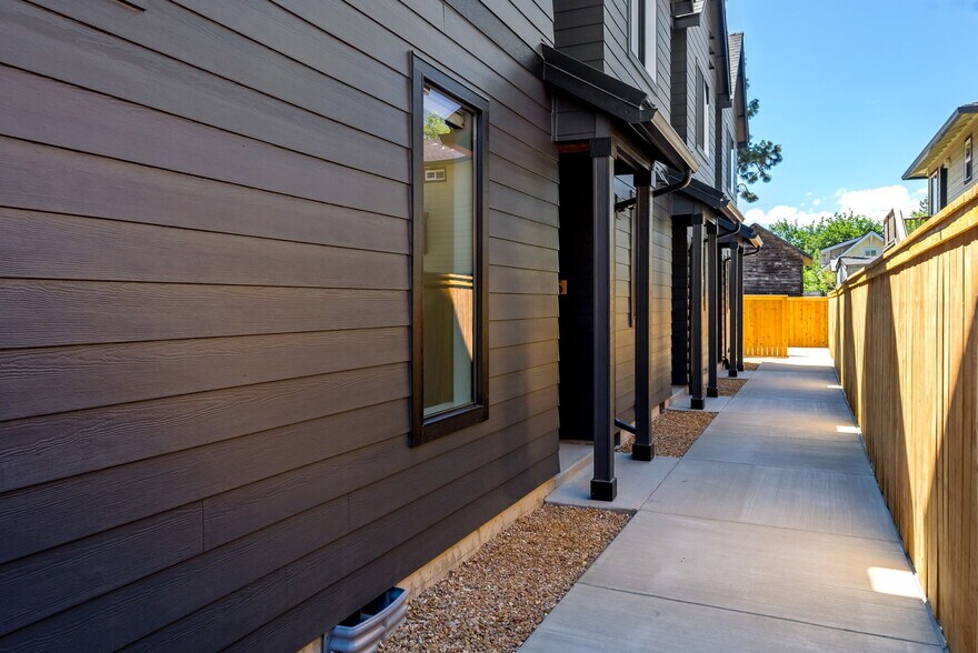 More Photos Of 127 NW Broadway St, Bend Apartments For Sale