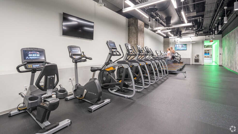 More Photos Of 1000 Main St, Houston Coworking Space