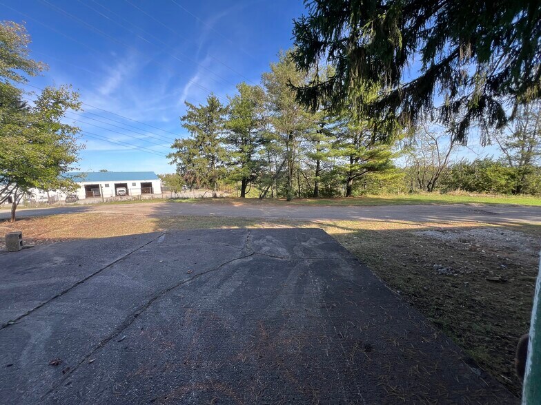 More Photos Of 1610 Greensburg Pike, North Versailles Warehouse For Lease