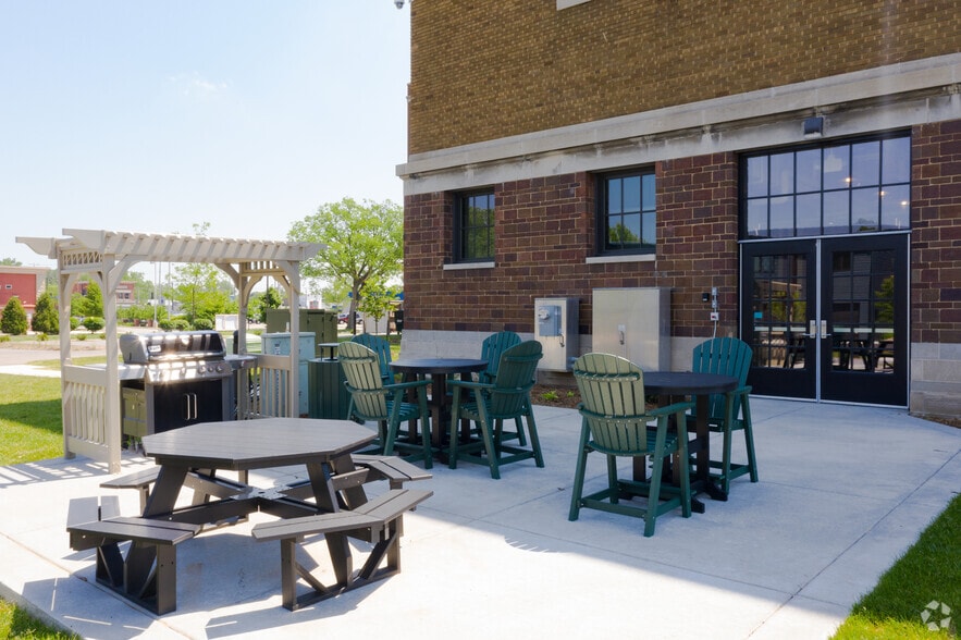 More Photos Of 215 N Webster Ave, Green Bay Apartments For Sale