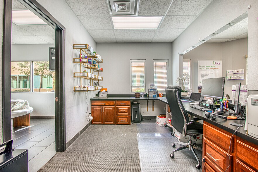 More Photos Of 550 S Mesa Hills Dr, El Paso Medical For Lease